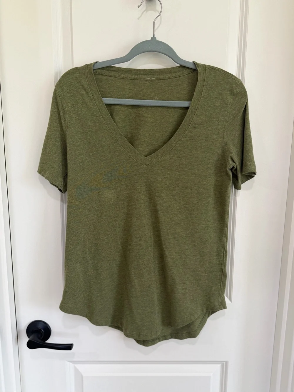 Lululemon Women’s Small V-Neck Fitted Athletic Shirt Gray